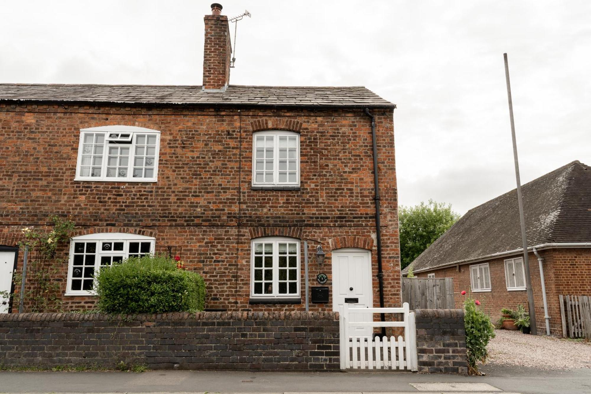 Cosy 2 Bed Cottage In Charming Village Of Christleton - For Up To 5 Екстериор снимка